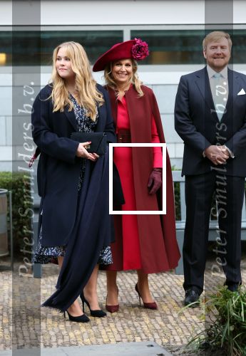 Den Haag 8 december 2021
Prinses Amalia arriveert voor de buitengewone vergadering van de Raad van State. Naast de prinses waren ook koning Willem Alexander en koningin Maxima bij de buitengewone vergadering aanwezig.
Na de vergadering ging Amalia in de tuin een boom planten.