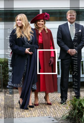 Den Haag 8 december 2021
Prinses Amalia arriveert voor de buitengewone vergadering van de Raad van State. Naast de prinses waren ook koning Willem Alexander en koningin Maxima bij de buitengewone vergadering aanwezig.
Na de vergadering ging Amalia in de tuin een boom planten.
