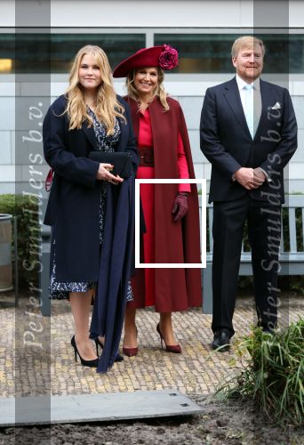 Den Haag 8 december 2021
Prinses Amalia arriveert voor de buitengewone vergadering van de Raad van State. Naast de prinses waren ook koning Willem Alexander en koningin Maxima bij de buitengewone vergadering aanwezig.
Na de vergadering ging Amalia in de tuin een boom planten.