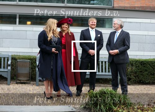 Den Haag 8 december 2021
Prinses Amalia arriveert voor de buitengewone vergadering van de Raad van State. Naast de prinses waren ook koning Willem Alexander en koningin Maxima bij de buitengewone vergadering aanwezig.
Na de vergadering ging Amalia in de tuin een boom planten.