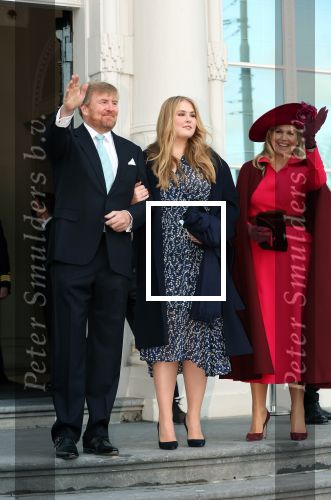Den Haag 8 december 2021
Prinses Amalia arriveert voor de buitengewone vergadering van de Raad van State. Naast de prinses waren ook koning Willem Alexander en koningin Maxima bij de buitengewone vergadering aanwezig.
Na de vergadering ging Amalia in de tuin een boom planten.