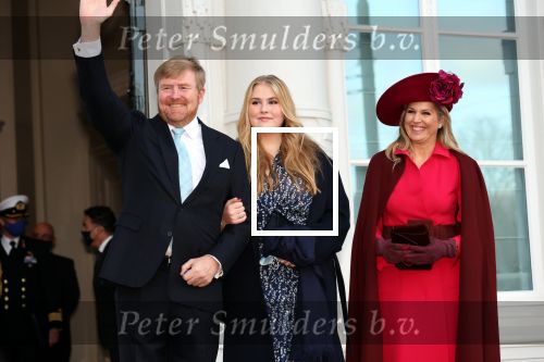 Den Haag 8 december 2021
Prinses Amalia arriveert voor de buitengewone vergadering van de Raad van State. Naast de prinses waren ook koning Willem Alexander en koningin Maxima bij de buitengewone vergadering aanwezig.
Na de vergadering ging Amalia in de tuin een boom planten.