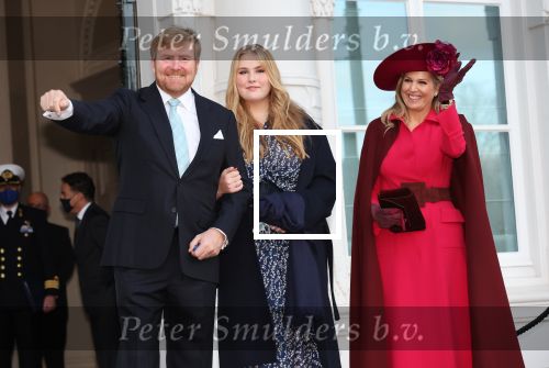 Den Haag 8 december 2021
Prinses Amalia arriveert voor de buitengewone vergadering van de Raad van State. Naast de prinses waren ook koning Willem Alexander en koningin Maxima bij de buitengewone vergadering aanwezig.
Na de vergadering ging Amalia in de tuin een boom planten.