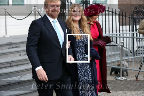 Den Haag 8 december 2021
Prinses Amalia arriveert voor de buitengewone vergadering van de Raad van State. Naast de prinses waren ook koning Willem Alexander en koningin Maxima bij de buitengewone vergadering aanwezig.
Na de vergadering ging Amalia in de tuin een boom planten.
