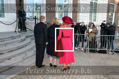 Den Haag 8 december 2021
Prinses Amalia arriveert voor de buitengewone vergadering van de Raad van State. Naast de prinses waren ook koning Willem Alexander en koningin Maxima bij de buitengewone vergadering aanwezig.
Na de vergadering ging Amalia in de tuin een boom planten.