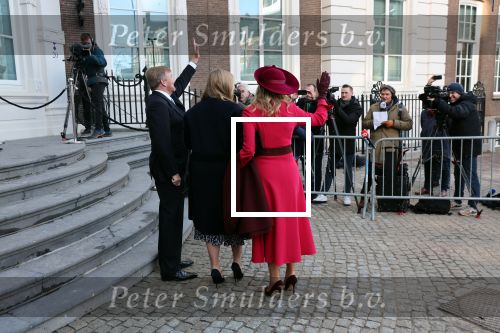 Den Haag 8 december 2021
Prinses Amalia arriveert voor de buitengewone vergadering van de Raad van State. Naast de prinses waren ook koning Willem Alexander en koningin Maxima bij de buitengewone vergadering aanwezig.
Na de vergadering ging Amalia in de tuin een boom planten.