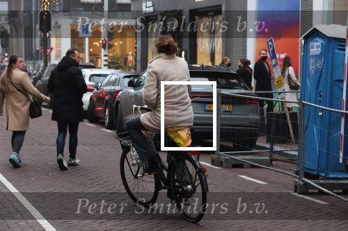 Amsterdam 4 december 2021
Prinses Marilene op de fiets op de pc hooftstraat
