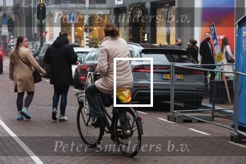 Amsterdam 4 december 2021
Prinses Marilene op de fiets op de pc hooftstraat