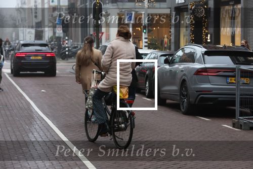 Amsterdam 4 december 2021
Prinses Marilene op de fiets op de pc hooftstraat
