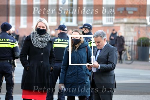 Den Haag 8 december 2021
Prinses Amalia arriveert voor de buitengewone vergadering van de Raad van State. Naast de prinses waren ook koning Willem Alexander en koningin Maxima bij de buitengewone vergadering aanwezig.
Na de vergadering ging Amalia in de tuin een boom planten. RVD