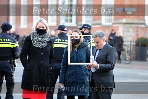 Den Haag 8 december 2021
Prinses Amalia arriveert voor de buitengewone vergadering van de Raad van State. Naast de prinses waren ook koning Willem Alexander en koningin Maxima bij de buitengewone vergadering aanwezig.
Na de vergadering ging Amalia in de tuin een boom planten. RVD