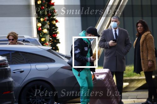Schiphol Mijdrecht 20 december 2021
Andre Hazes en zijn neef en beste vriend Djarno Hofland worden door Rachel hazes opgehaald op Schiphol na een vakantie naar Las Vegas en Los Angeles. Daarna rijden Andre en zijn moeder naar haar huis in Mijdrecht.