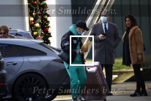 Schiphol Mijdrecht 20 december 2021
Andre Hazes en zijn neef en beste vriend Djarno Hofland worden door Rachel hazes opgehaald op Schiphol na een vakantie naar Las Vegas en Los Angeles. Daarna rijden Andre en zijn moeder naar haar huis in Mijdrecht.