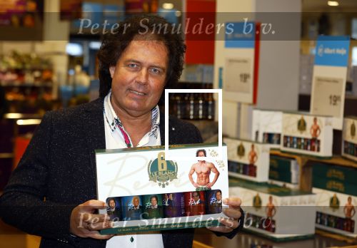 Elst 15 december 2021
Rene Leblanc en zijn vouw in de Albert Heijn met zijn bier .