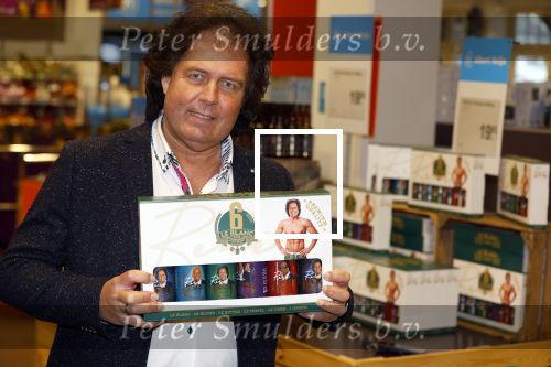 Elst 15 december 2021
Rene Leblanc en zijn vouw in de Albert Heijn met zijn bier .