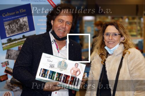 Elst 15 december 2021
Rene Leblanc en zijn vouw in de Albert Heijn met zijn bier .