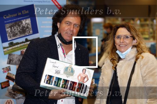 Elst 15 december 2021
Rene Leblanc en zijn vouw in de Albert Heijn met zijn bier .