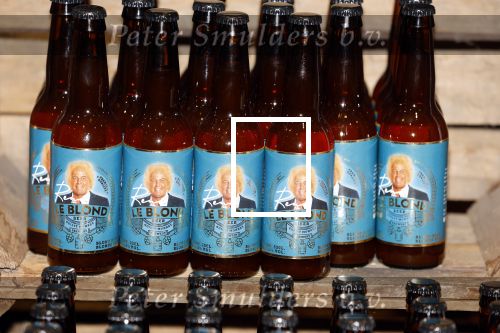 Elst 15 december 2021
Rene Leblanc en zijn vouw in de Albert Heijn met zijn bier .