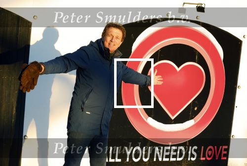 Amsterdam 21 december 2021
Robert ten Brink en zijn vrouw bij opnames all you need is love op museumplein.