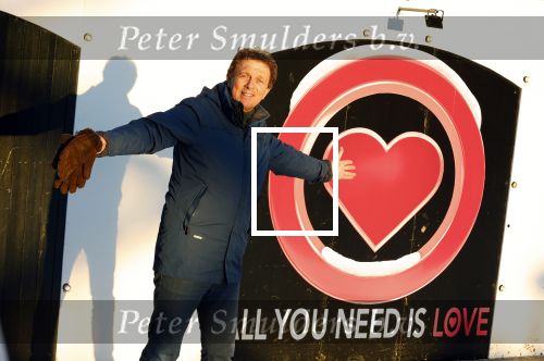 Amsterdam 21 december 2021
Robert ten Brink en zijn vrouw bij opnames all you need is love op museumplein.