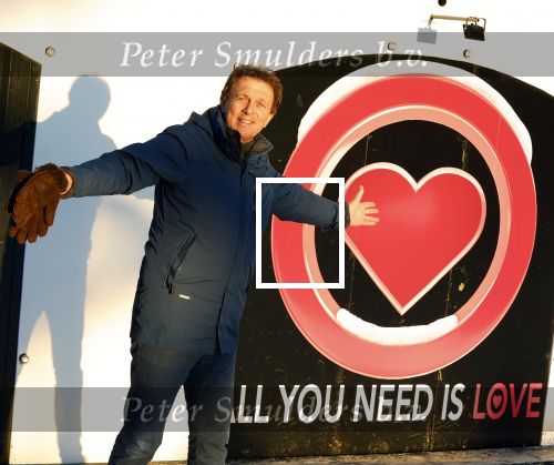 Amsterdam 21 december 2021
Robert ten Brink en zijn vrouw bij opnames all you need is love op museumplein.