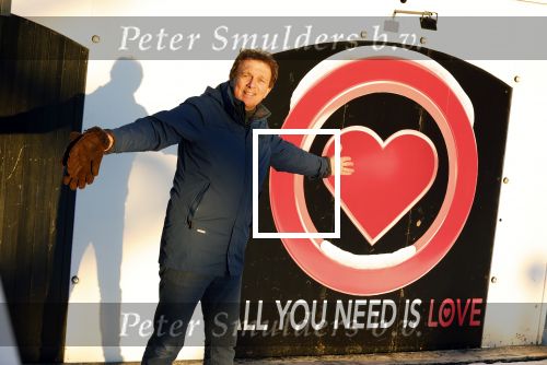 Amsterdam 21 december 2021
Robert ten Brink en zijn vrouw bij opnames all you need is love op museumplein.