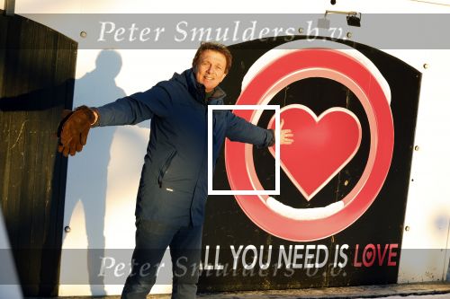Amsterdam 21 december 2021
Robert ten Brink en zijn vrouw bij opnames all you need is love op museumplein.