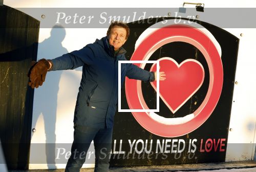 Amsterdam 21 december 2021
Robert ten Brink en zijn vrouw bij opnames all you need is love op museumplein.