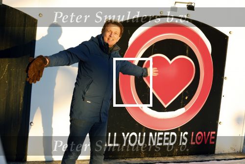 Amsterdam 21 december 2021
Robert ten Brink en zijn vrouw bij opnames all you need is love op museumplein.