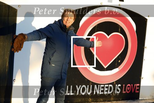 Amsterdam 21 december 2021
Robert ten Brink en zijn vrouw bij opnames all you need is love op museumplein.