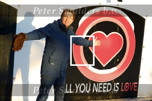 Amsterdam 21 december 2021
Robert ten Brink en zijn vrouw bij opnames all you need is love op museumplein.