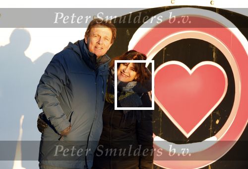 Amsterdam 21 december 2021
Robert ten Brink en zijn vrouw bij opnames all you need is love op museumplein.