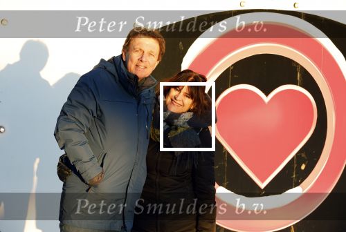 Amsterdam 21 december 2021
Robert ten Brink en zijn vrouw bij opnames all you need is love op museumplein.