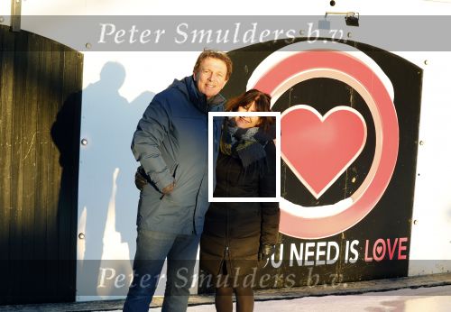 Amsterdam 21 december 2021
Robert ten Brink en zijn vrouw bij opnames all you need is love op museumplein.