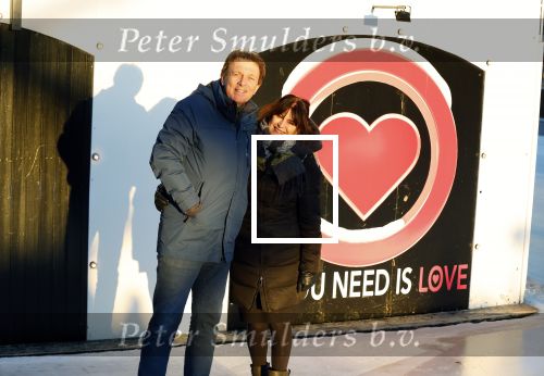 Amsterdam 21 december 2021
Robert ten Brink en zijn vrouw bij opnames all you need is love op museumplein.