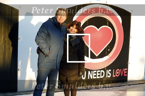 Amsterdam 21 december 2021
Robert ten Brink en zijn vrouw bij opnames all you need is love op museumplein.