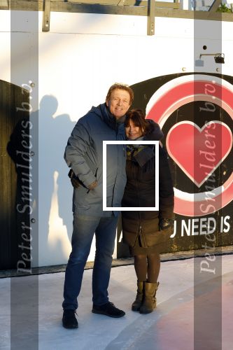 Amsterdam 21 december 2021
Robert ten Brink en zijn vrouw bij opnames all you need is love op museumplein.