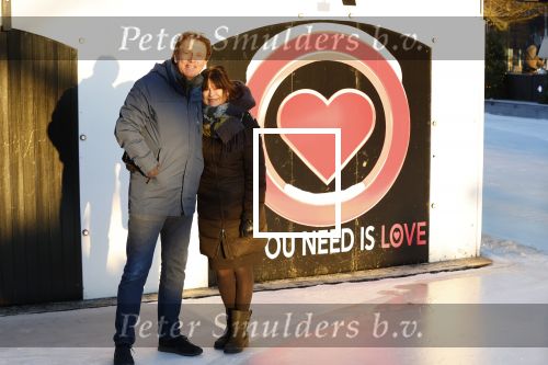 Amsterdam 21 december 2021
Robert ten Brink en zijn vrouw bij opnames all you need is love op museumplein.