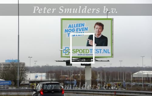 Schiphol 18 december 2021
Robert ten Brink maakt reclame voor spoedtest.nl coronacheck