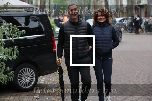 Amsterdam 4 december 2021
Ruud Gullit en zijn vriendin Karin de Rooij in Amsterdam zuid