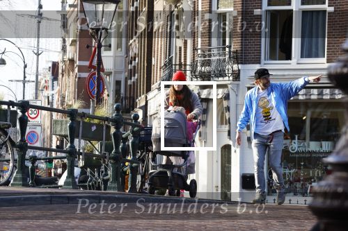 Amsterdam 3 januari 2021
Sander lantinga en zijn vrouw Tessel v d Lugt voor het eerst wandelen met hun dochtertje Lexi . Ook hun andere dochter Cato is erbij.