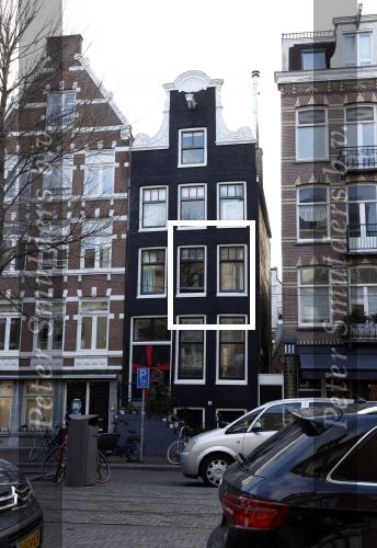 Amsterdam 3 januari 2021
Sander lantinga en zijn vrouw Tessel v d Lugt voor het eerst wandelen met hun dochtertje Lexi . Ook hun andere dochter Cato is erbij. Het huis van Sander.