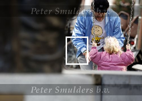 Amsterdam 3 januari 2021
Sander lantinga en zijn vrouw Tessel v d Lugt voor het eerst wandelen met hun dochtertje Lexi . Ook hun andere dochter Cato is erbij.