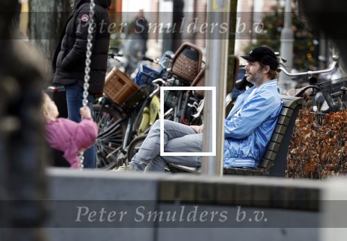 Amsterdam 3 januari 2021
Sander lantinga en zijn vrouw Tessel v d Lugt voor het eerst wandelen met hun dochtertje Lexi . Ook hun andere dochter Cato is erbij.