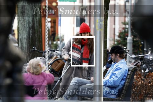 Amsterdam 3 januari 2021
Sander lantinga en zijn vrouw Tessel v d Lugt voor het eerst wandelen met hun dochtertje Lexi . Ook hun andere dochter Cato is erbij.