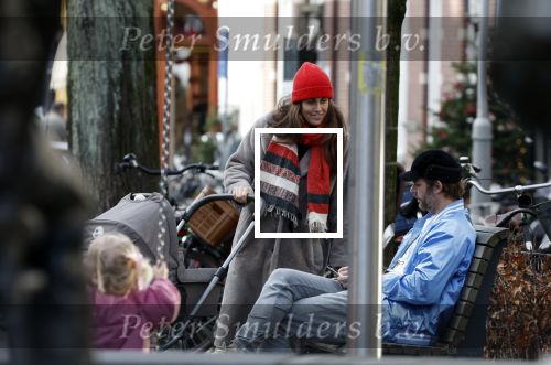 Amsterdam 3 januari 2021
Sander lantinga en zijn vrouw Tessel v d Lugt voor het eerst wandelen met hun dochtertje Lexi . Ook hun andere dochter Cato is erbij.