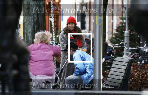 Amsterdam 3 januari 2021
Sander lantinga en zijn vrouw Tessel v d Lugt voor het eerst wandelen met hun dochtertje Lexi . Ook hun andere dochter Cato is erbij.