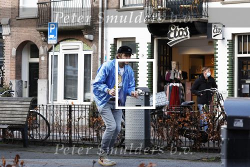 Amsterdam 3 januari 2021
Sander lantinga en zijn vrouw Tessel v d Lugt voor het eerst wandelen met hun dochtertje Lexi . Ook hun andere dochter Cato is erbij.