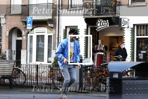 Amsterdam 3 januari 2021
Sander lantinga en zijn vrouw Tessel v d Lugt voor het eerst wandelen met hun dochtertje Lexi . Ook hun andere dochter Cato is erbij.
