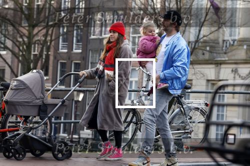 Amsterdam 3 januari 2021
Sander lantiga en zijn vrouw aan het wandelen met hun dochter en baby